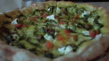 taze bir pizzacı pizza yaptı