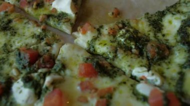 taze bir pizzacı pizza yaptı