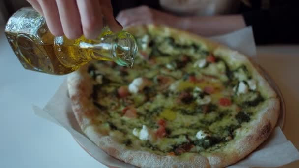 Freshly made pizza in a pizzeria — Stock Video