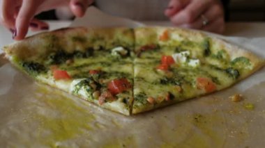 taze bir pizzacı pizza yaptı