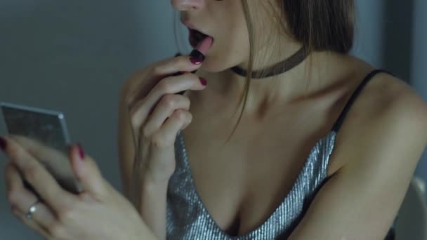 El lápiz labial Modelo . — Vídeo de stock