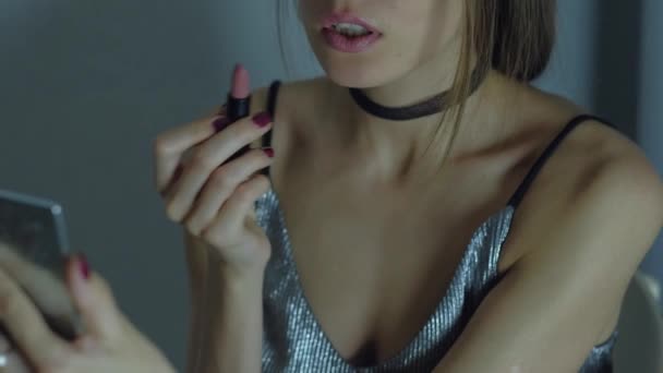 Das Modell Lippenstift. — Stockvideo