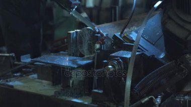 metal kesme şerit testere makinesi