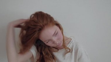 Genç ihale Kızıl saçlı genç kız portresi