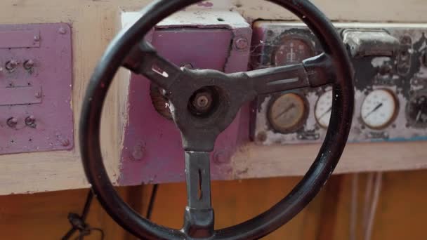 Antiguo barco a motor — Vídeo de stock