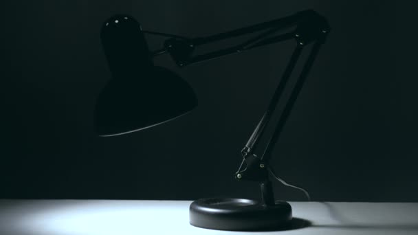 Black lamp turns — Stock Video