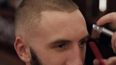 Berber Dükkanı erkekte