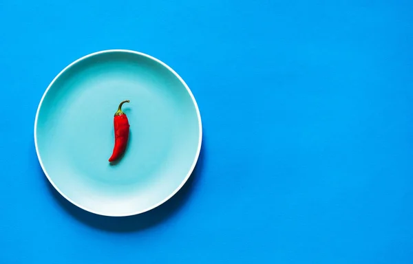 Il concetto di cibo piccante e spezie . — Foto Stock