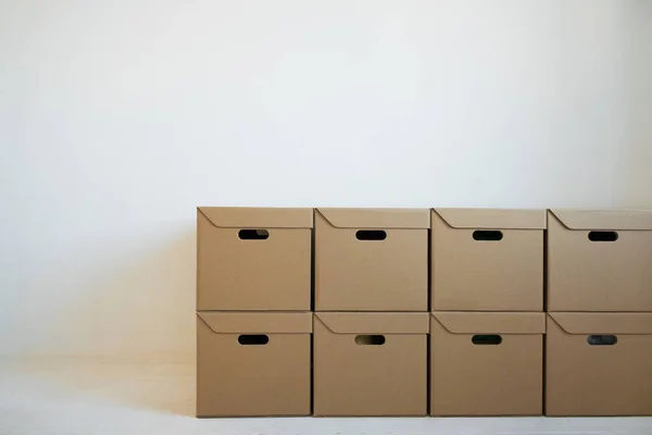 Caixas de papelão são armazenadas no armazém . — Fotografia de Stock