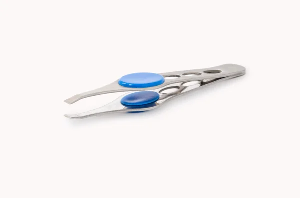 Saç cımbız beyaz izole