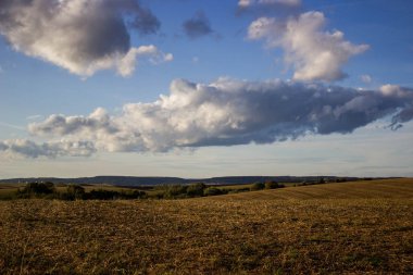 Güzel Ukrayna Sonbahar Bulutlu Manzarası