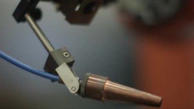 Robotik kol üzerinde tava