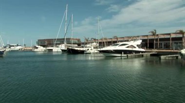 Marina de Las Salinas 'ın içinden San Pedro del Pinatar, Mucia, İspanya