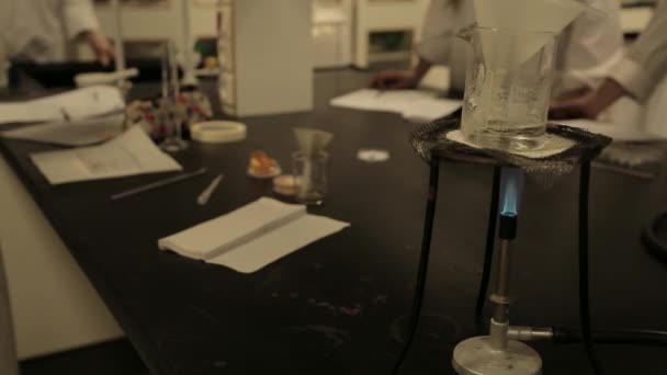 Estudantes Laboratório Química — Vídeo de Stock