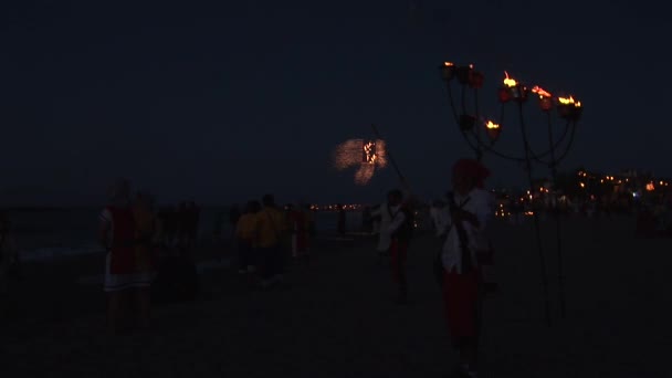 Мужчины Стреляют Мушкетами Пляже Ночам Часть Сцены Фестиваля Морос Кристианос — стоковое видео