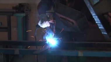 Kaynakçı ve öğrenciyle geniş kaynak yayı