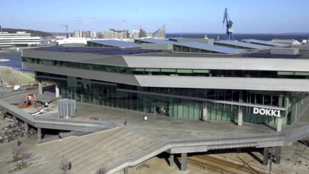 Birdview pan sobre Dokk1 en Aarhus - Dinamarca — Vídeos de Stock