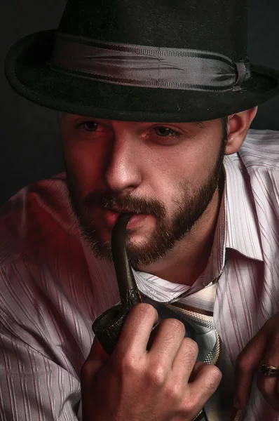 Vahşice yakışıklı adam