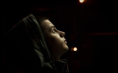 Yakışıklı genç adam portresi