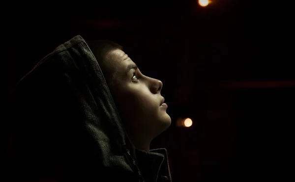 Yakışıklı genç adam portresi