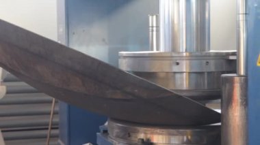 Metal ürünler oluşturan