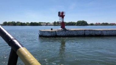  Feribot servisi. Geminin güvertesinden görüntüle