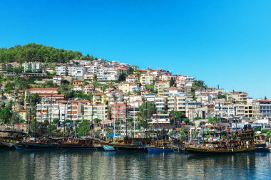 Bağlantı noktası Antalya sahil yakınındaki gemiler ile