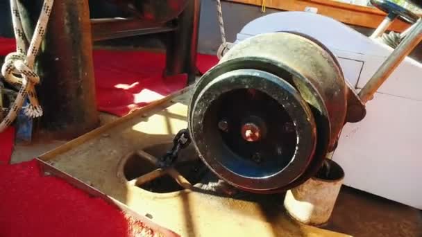 Ο μηχανισμός της Άγκυρας σηκώνει την άγκυρα στο κατάστρωμα — Αρχείο Βίντεο