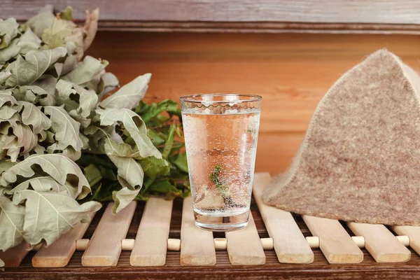 Glass glass of pure transparent water in the bath — Stock Photo, Image