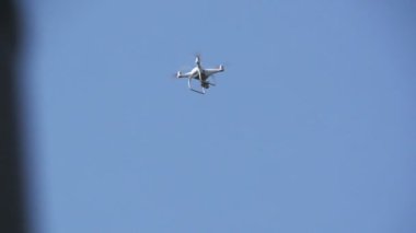 Beyaz dron, fotoğraf makinesi konsepti uçan ile quadrocopter