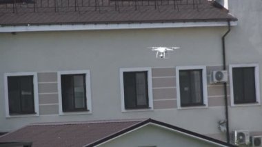 Beyaz dron, fotoğraf makinesi konsepti uçan ile quadrocopter