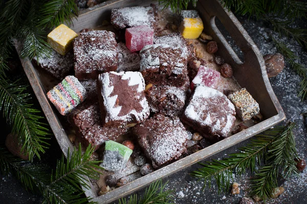 Weihnachtskarte. Schokoladenkuchen — Stockfoto