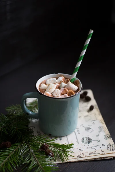 Sıcak çikolata marshmallow ile. Kopya alanı