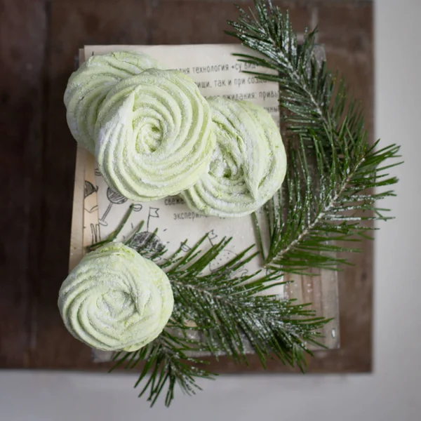 Ahşap üzerinde Apple marshmallow