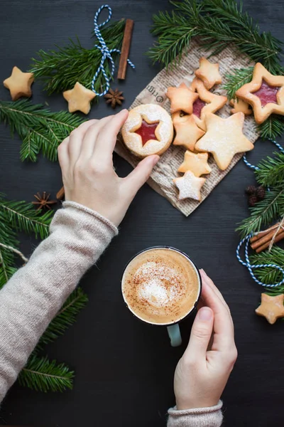 Kahve süt ve ev yapımı kurabiye