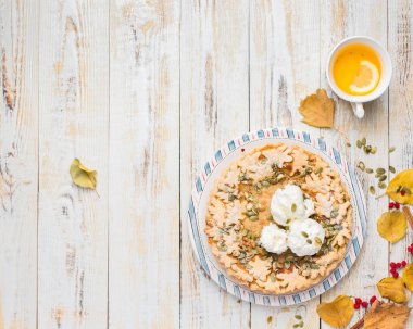 Sonbahar arka plan ile kabak pasta dondurma ile