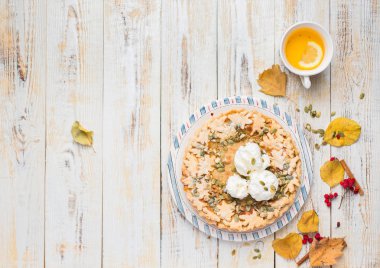 Sonbahar arka plan ile kabak pasta dondurma ile