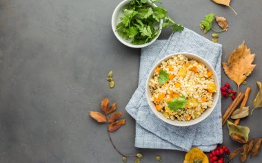 Mükemmel vejetaryen yemeği. Kabak ile Bulgur