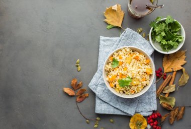 Mükemmel vejetaryen yemeği. Kabak ile Bulgur