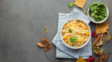 Mükemmel vejetaryen yemeği. Kabak ile Bulgur