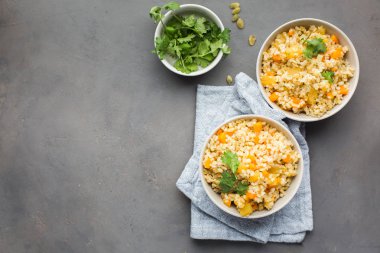 Mükemmel vejetaryen yemeği. Kabak ile Bulgur