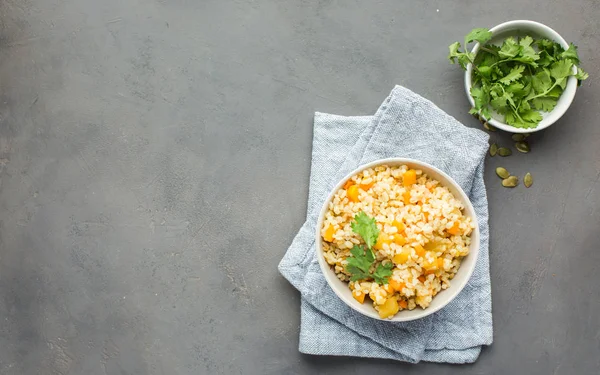 Mükemmel vejetaryen yemeği. Kabak ile Bulgur