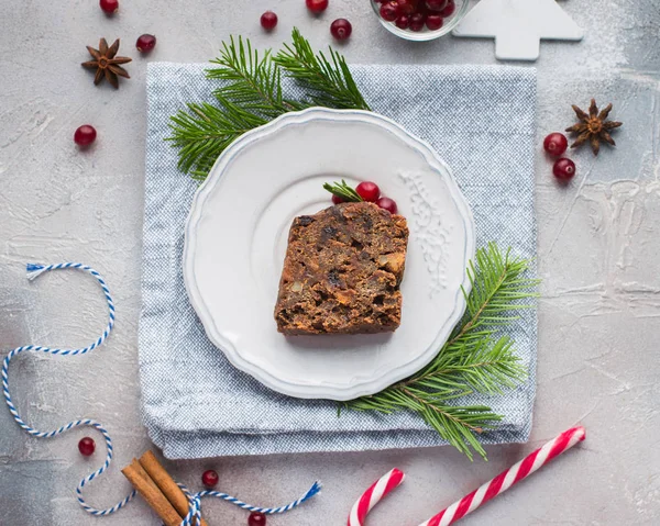 Piece Traditional Christmas English Pudding Fruit Cake White Plate Concrete — Stock Photo, Image