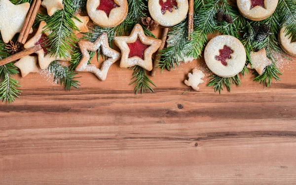 Galletas Caseras Jengibre Con Mermelada Fresa Sobre Fondo Madera Con — Foto de Stock