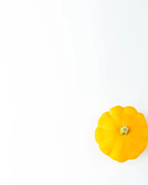 Diseño Creativo Patrón Hecho Pequeñas Calabazas Amarillas Acostado Concepto Comida — Foto de Stock