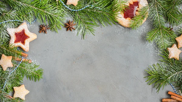 Noel ağacı. Kış tatil kavramı. Düz yatıyordu, en iyi görünüm. Xmas sınır - yatay banner. Web boyutu. 