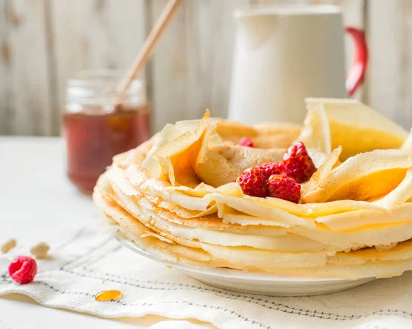 Pila Del Kéfir Suero Leche Los Crepes Tradicional Para Semana — Foto de Stock