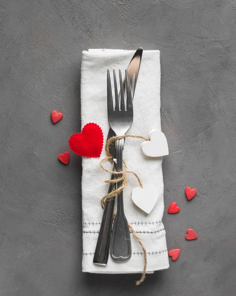 Fondo Comida San Valentín Boda Con Cinta Roja Corazones Tenedor — Foto de Stock