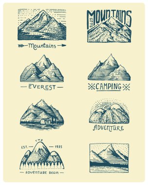 8 farklı rozetleri işlemeli, dağlar, elle çizilmiş, ayarla veya kroki tarzı içerir logolar için kamp, hiking. vintage, eski arıyor