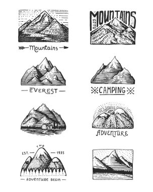 8 farklı rozetleri işlemeli, dağlar, elle çizilmiş, ayarla veya kroki tarzı içerir logolar için kamp, hiking. vintage, eski arıyor